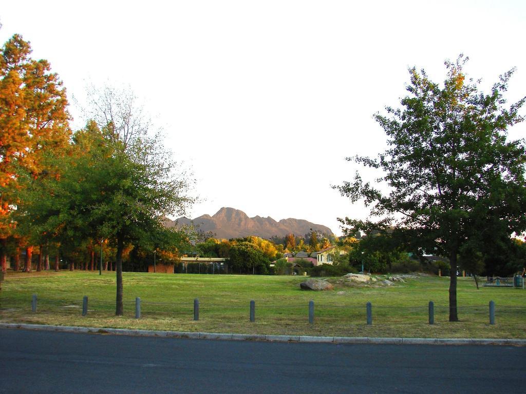 Eikepark Self Catering Stellenbosch Exterior foto